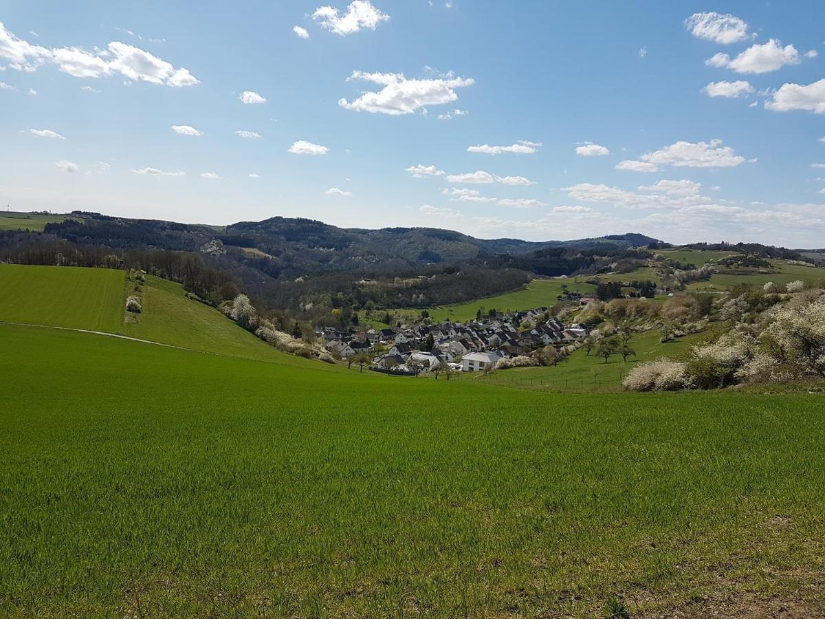 Ferienwohnungen Am Aeppelsberg Volkesfeld Esterno foto