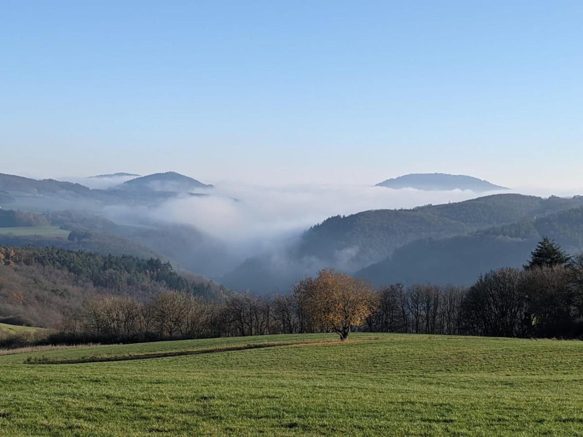 Ferienwohnungen Am Aeppelsberg Volkesfeld Esterno foto